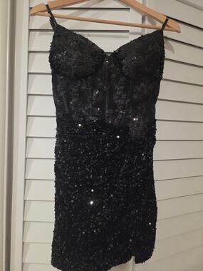 Little black dress strapless, corset style